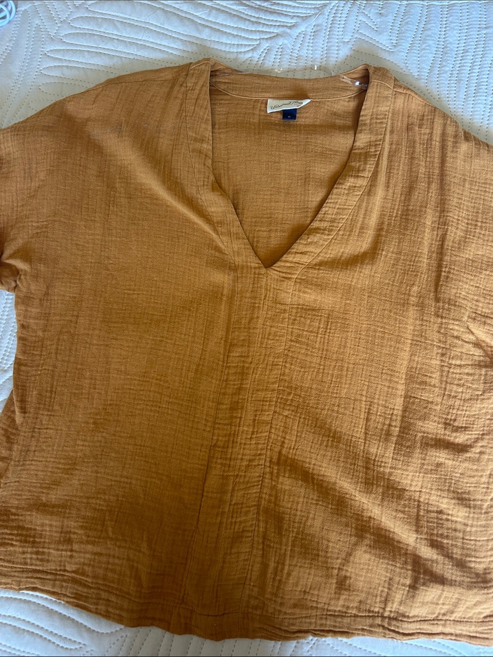 Universal Thread Men's V‑Neck Short Sleeve Shirt in Rust